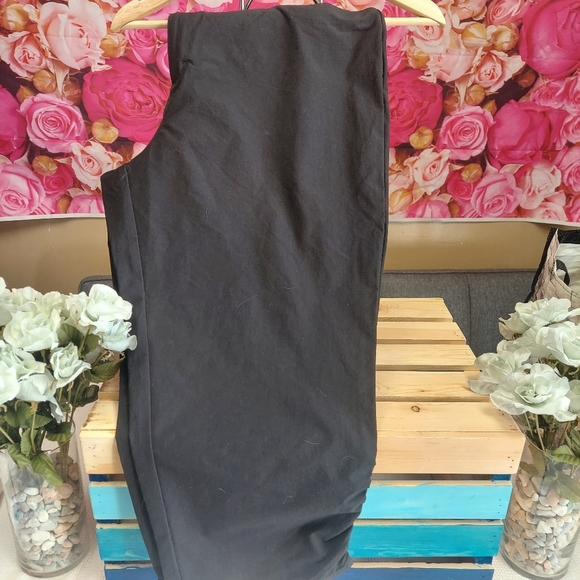 Eddie Bauer Women's NWT Black Sky Capri's Size X-Large - Picture 2 of 12